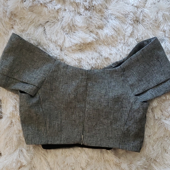 💎Elegant 💎  Off shoulder grey crop top - Picture 4 of 4